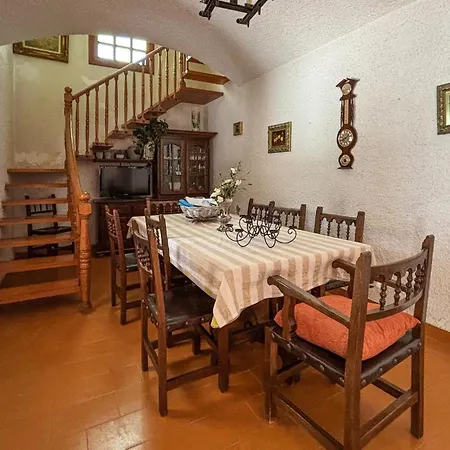 Pet Friendly In * Elda