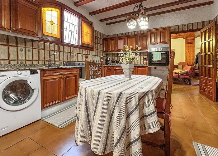 Pet Friendly Home In Elda *